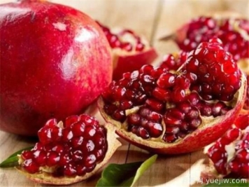 石榴籽的功效与作用 吃石榴要不要吐籽